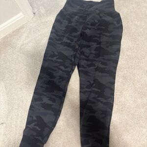 Athleta Black Camouflage salutation stash Joggers